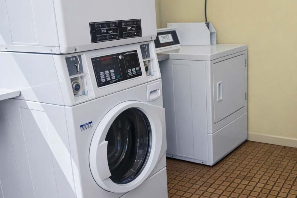 Waves Geraldton facilities - laundry machine